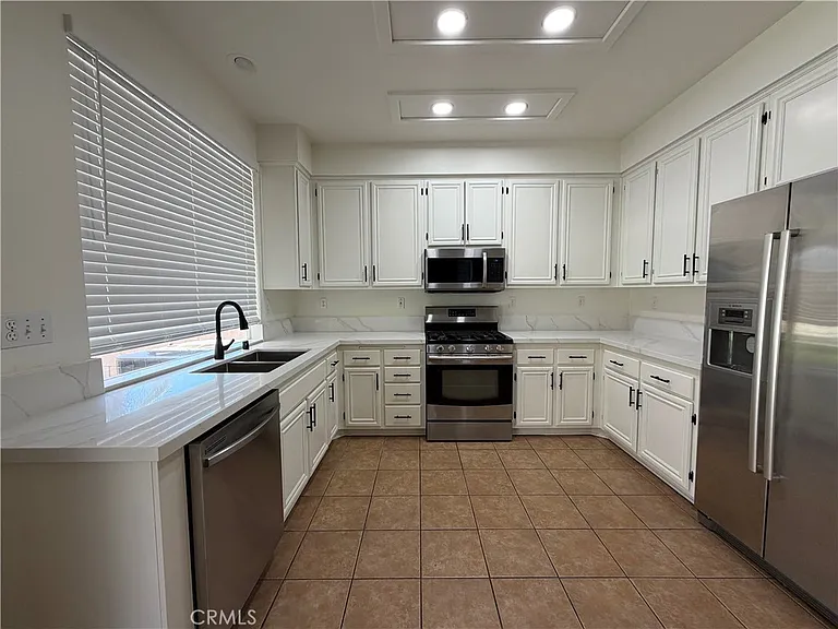5569 Hunt Club Dr — Photo 12