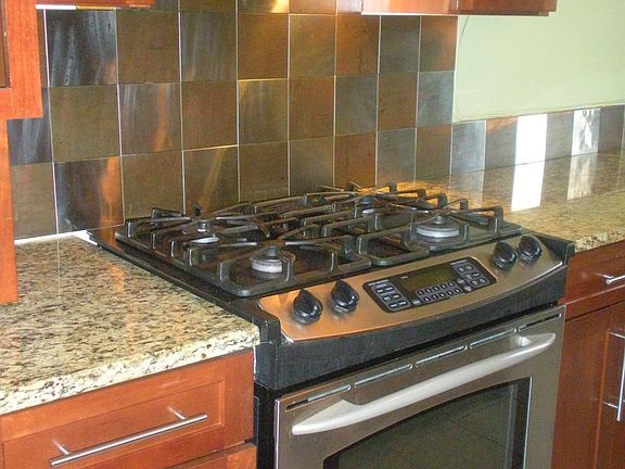 2nd image of 1010 Sherman Ave APT 6A