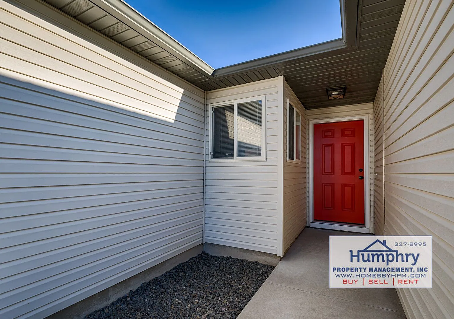 Welcome to this charming 3-bedroom, 2-bathroom home located in the desirable area of Caldwell, ID. — Photo 3