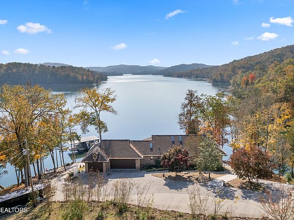 3rd image of 927 Lakeview Dr