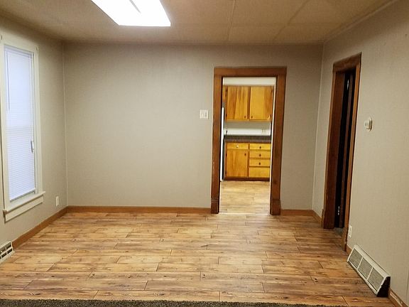 5th image of 1604 N Grand Island Ave