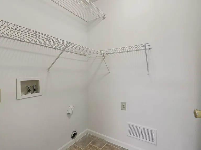 Broadway Village Apartments — Photo 27