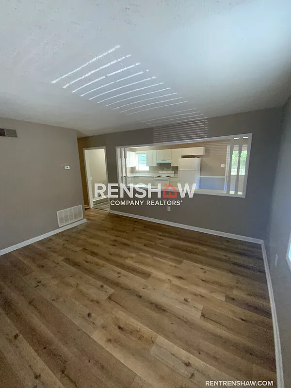 3 bed, 1.0 bath, 1026 sqft, $1,200 — Photo 4