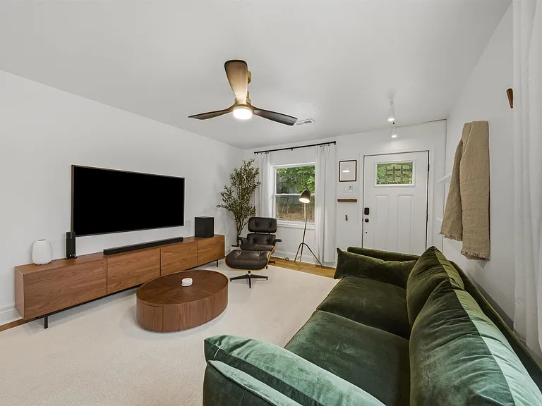 607 Lord Ave #607 — Photo 7
