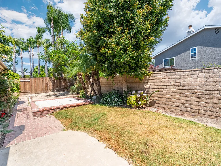156 Appletree Ave — Photo 30
