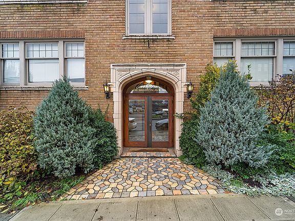 2nd image of 4235 Brooklyn Avenue NE #305
