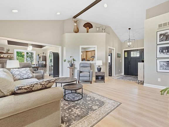 4th image of 2204 Shady Ln