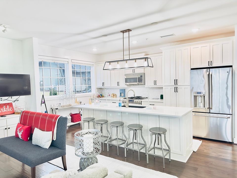 2nd image of 188 Ramblestone Ter Unit 203