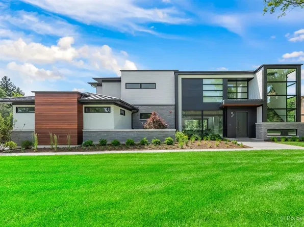 5 Sheffield Ln, Oak Brook, IL 60523