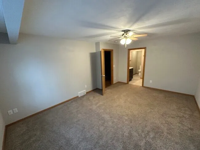 Large Master Bedroom - 12' x 17' with en suite
