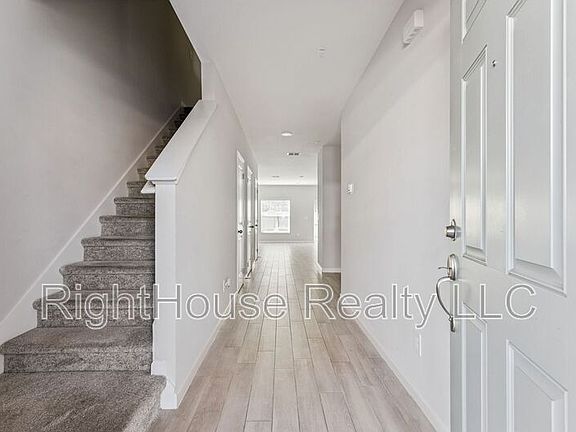 3rd image of 141 Cape Honeysuckle Pl