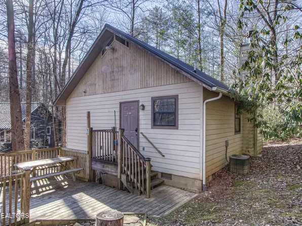 216 Whaley Dr, Gatlinburg, TN 37738