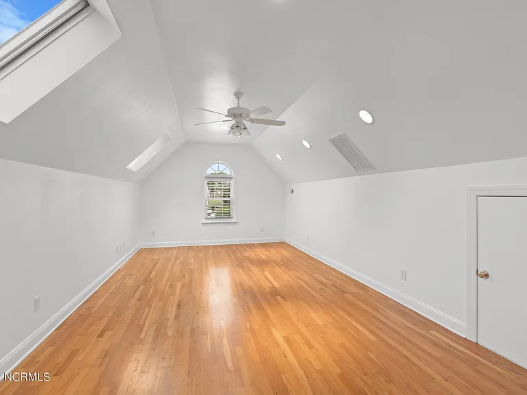 3567 Medinah Ave E — Photo 25