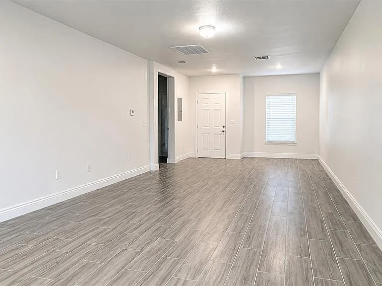 309 Clermont Dr #B — Photo 12