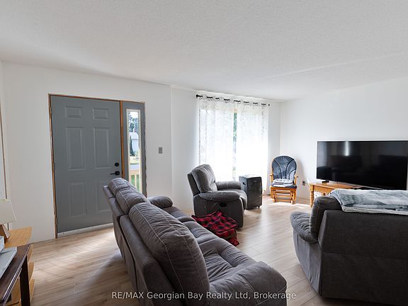 3rd image of 144 George St
