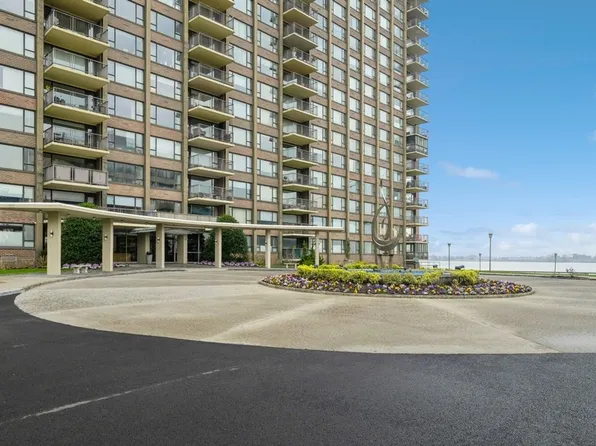 166-25 Powell Cove Boulevard image 4 of 42