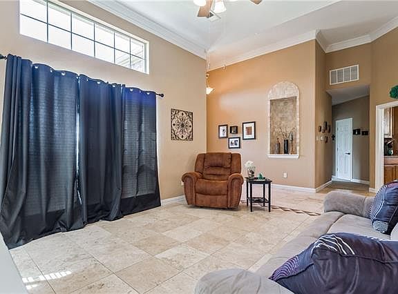 4th image of 2514 Club Creek Blvd
