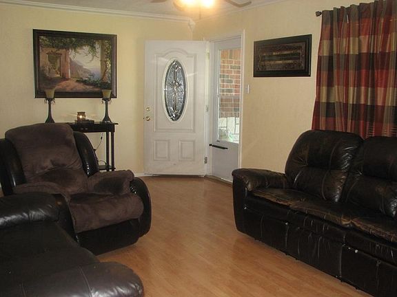 2nd image of 3908 Caddo Trl