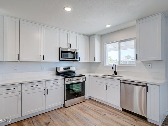 4th image of 632 N SAGUARO Street