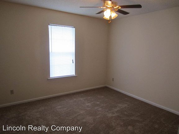 5th image of 933 Lakeside Dr