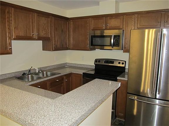 5th image of 728 Fairfax Dr APT 113