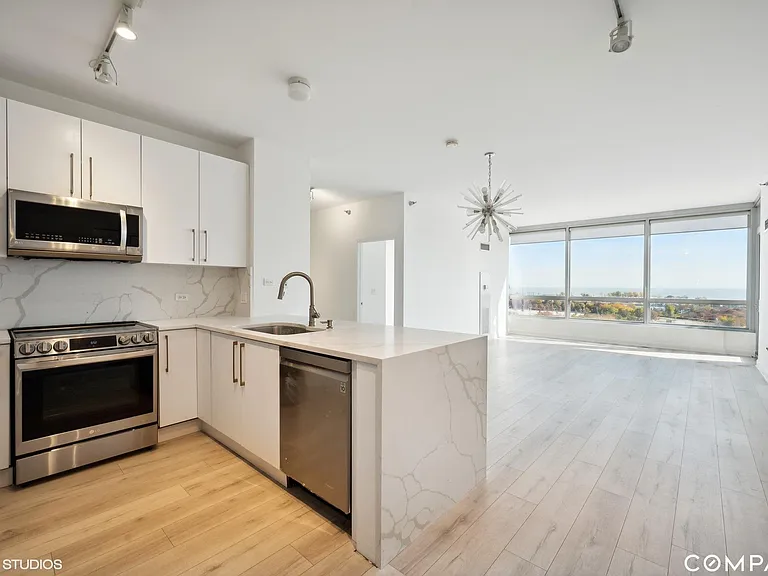 1841 S Calumet Ave #1002 — Photo 5