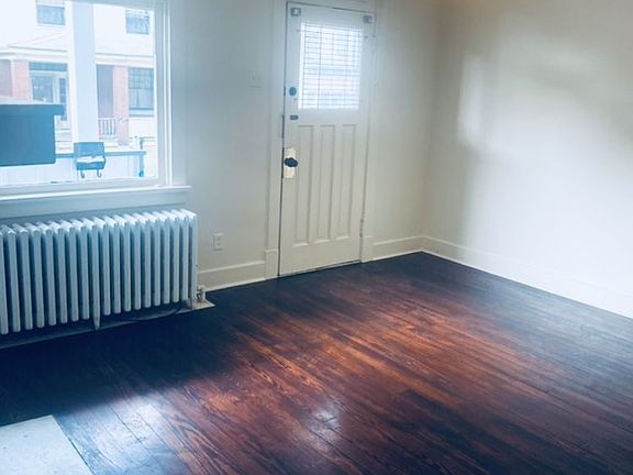 3rd image of 324 Brown Ave