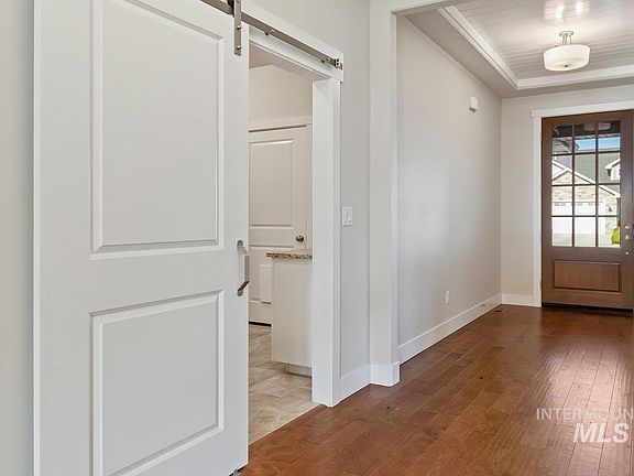 5th image of 2264 Columbia Dr