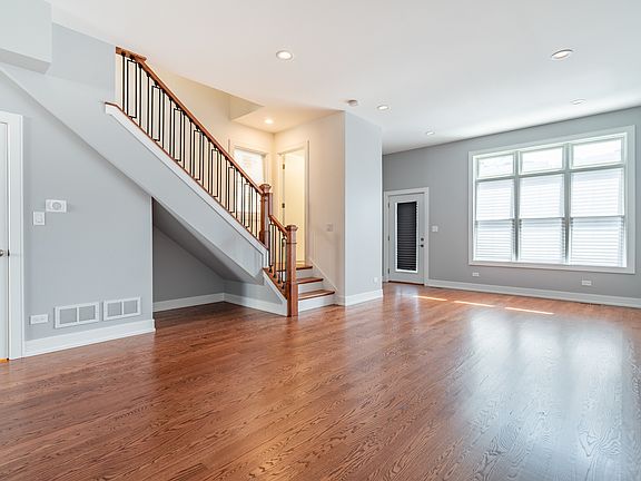 2nd image of 3206 S Lituanica Ave