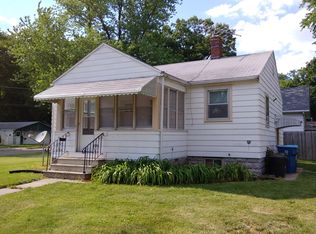 823 Center St, Dixon, IL 61021