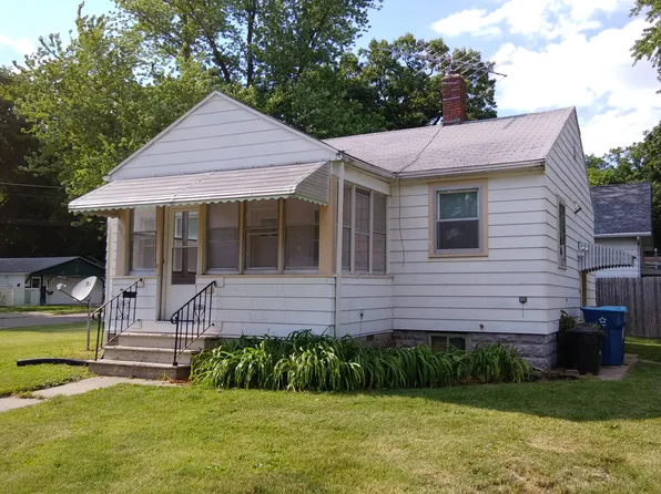 823 Center St, Dixon, IL 61021