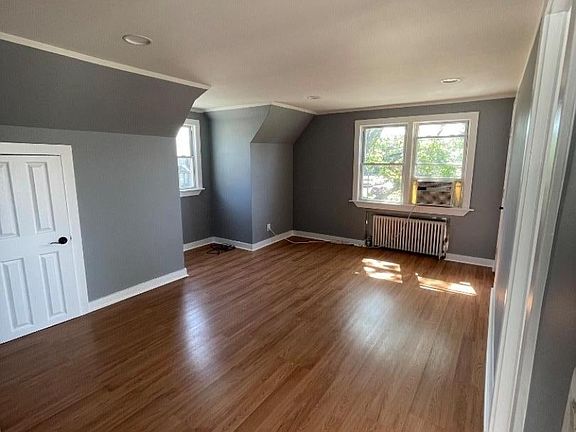 5th image of 40 Cloverdale Rd