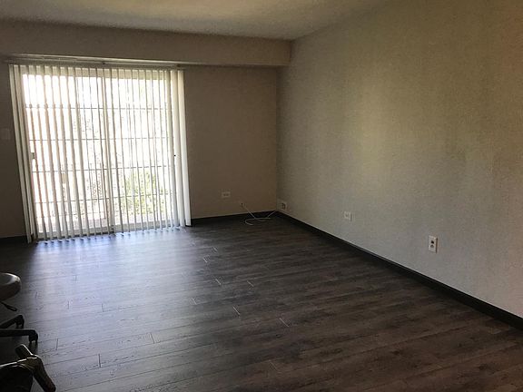 4th image of 1515 N Windsor Dr APT 302