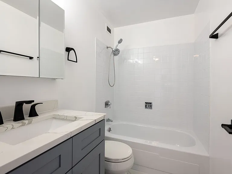 2650 N Lakeview Ave #1003 — Photo 11