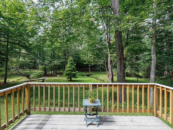 3rd image of 525 Briar Hill Road