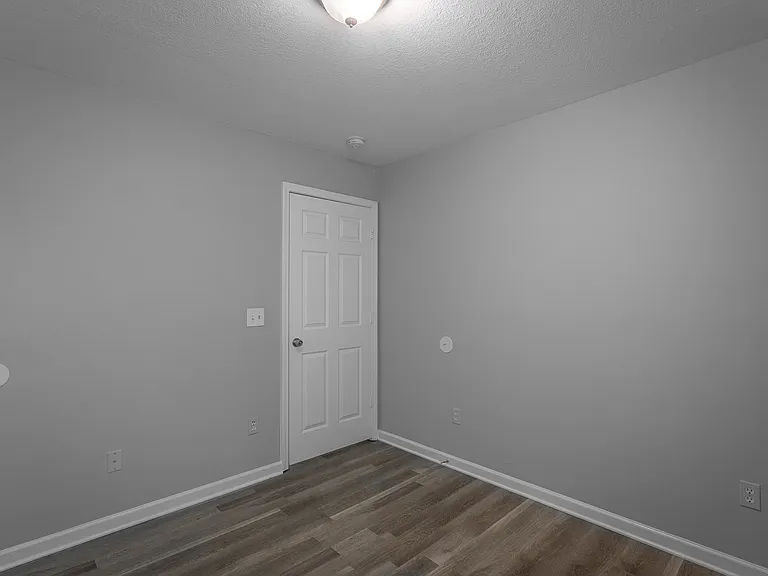 1621 Oak St — Photo 9