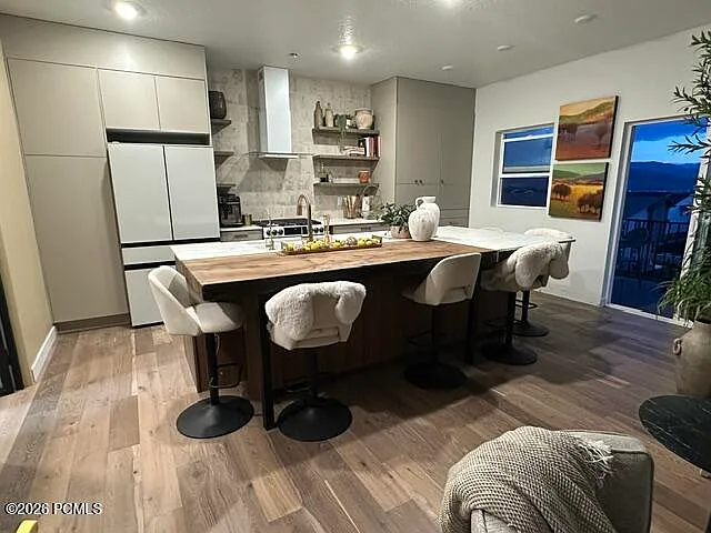 2293 N Wildwood Ln — Photo 2