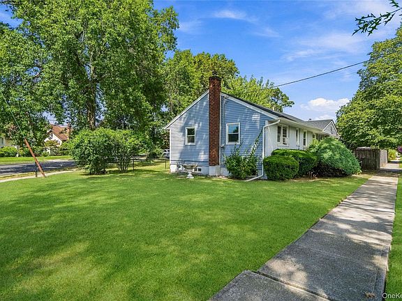 2nd image of 1691 Ivanhoe Drive