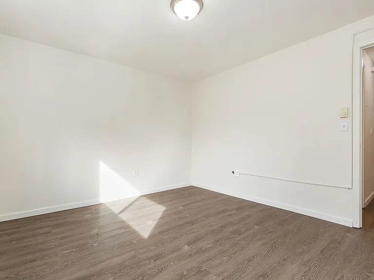 Bridgeview Flats — Photo 31