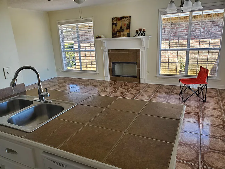 311 Green Meadow Dr — Photo 2