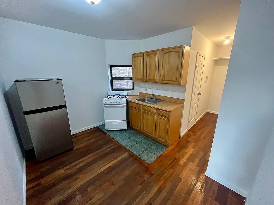154 Allen Street — Photo 3