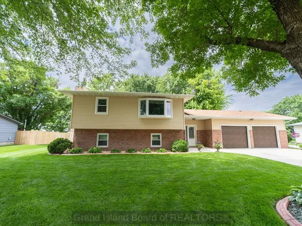 1924 Freedom Dr, Grand Island, NE 68803