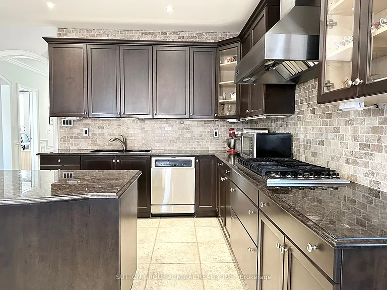 15 Roderick Ct — Photo 9