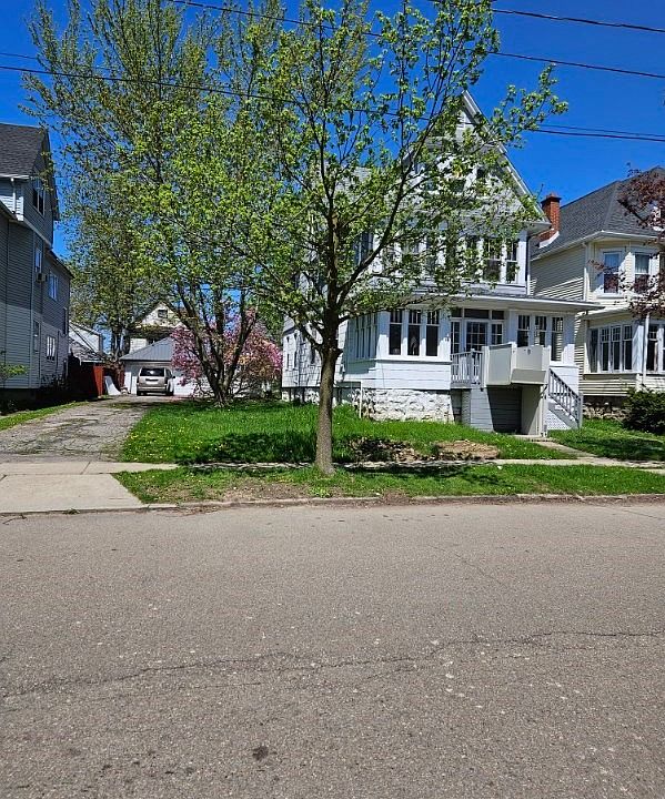 1st image of 128 Woodside Ave