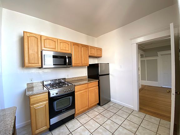 4th image of 2455 Polk St #12