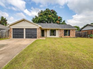1805 Briar Run, Benbrook, TX 76126