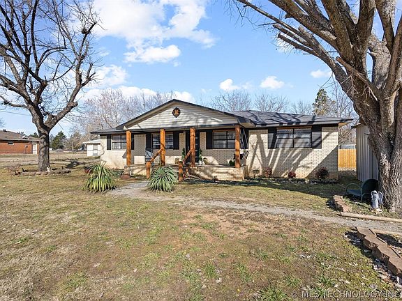 2nd image of 210 Maple Ave