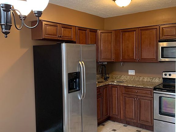 4th image of 658 College Dr APT 3