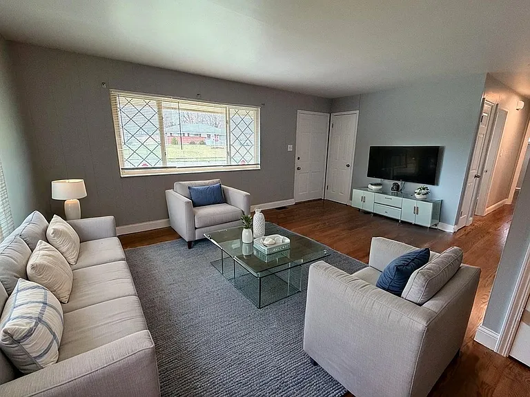 8862 Zodiac Dr — Photo 2