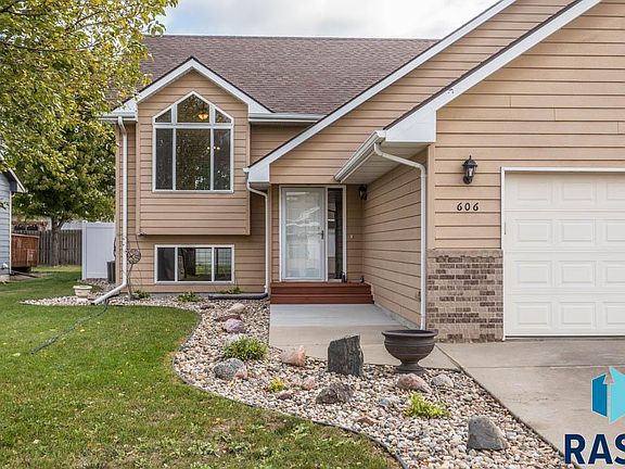 2nd image of 606 Rosewood Dr